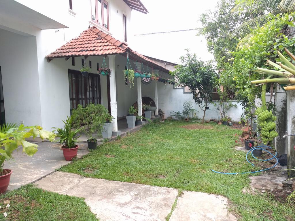 Chelli Homestay Negombo Extérieur photo