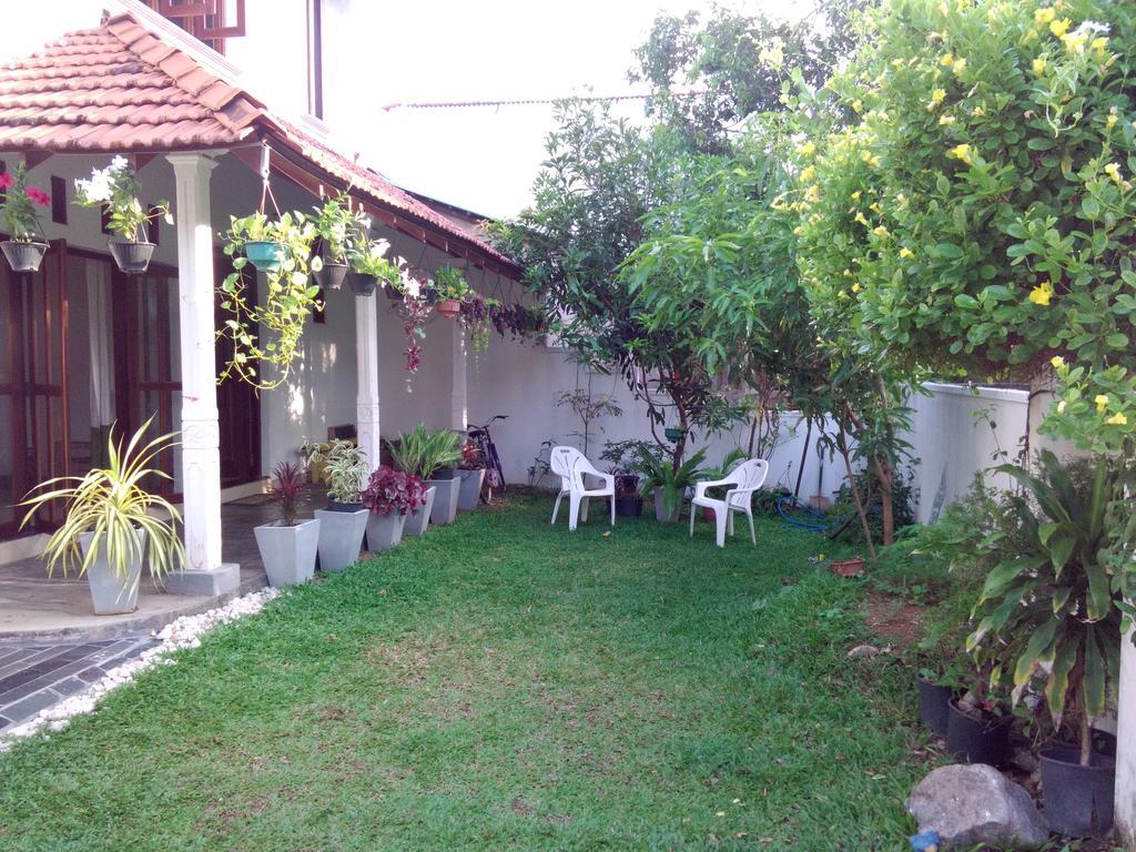 Chelli Homestay Negombo Extérieur photo