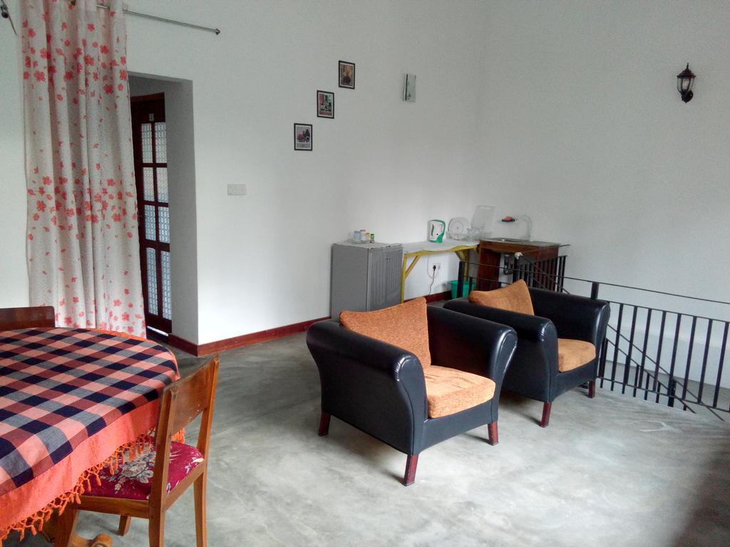Chelli Homestay Negombo Extérieur photo