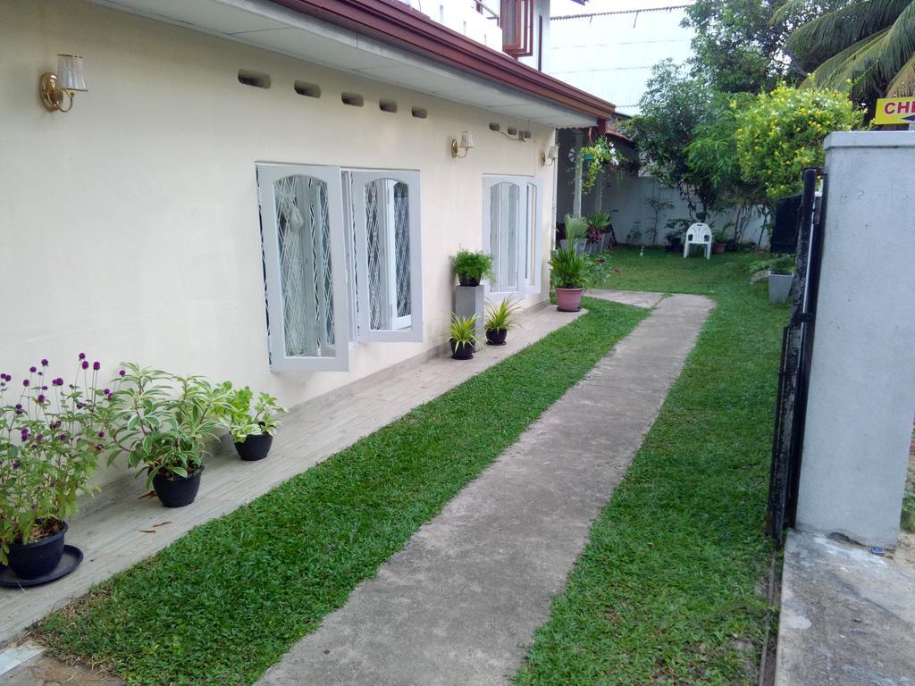 Chelli Homestay Negombo Extérieur photo