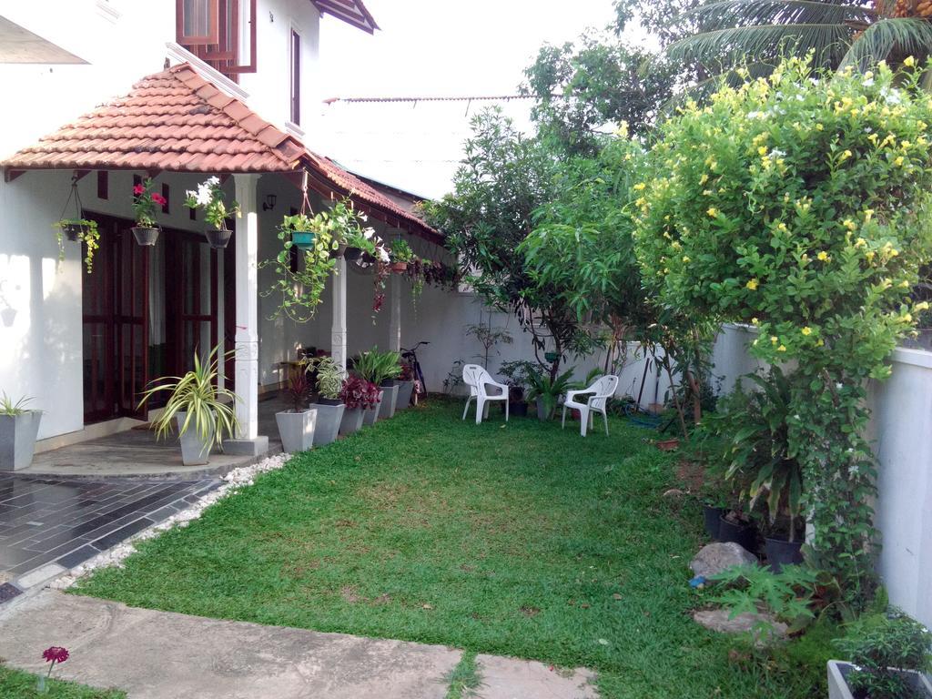 Chelli Homestay Negombo Extérieur photo