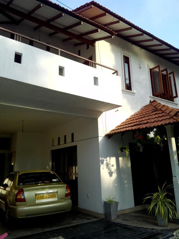 Chelli Homestay Negombo Extérieur photo