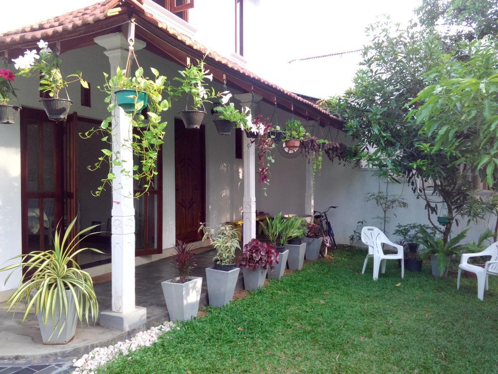 Chelli Homestay Negombo Extérieur photo