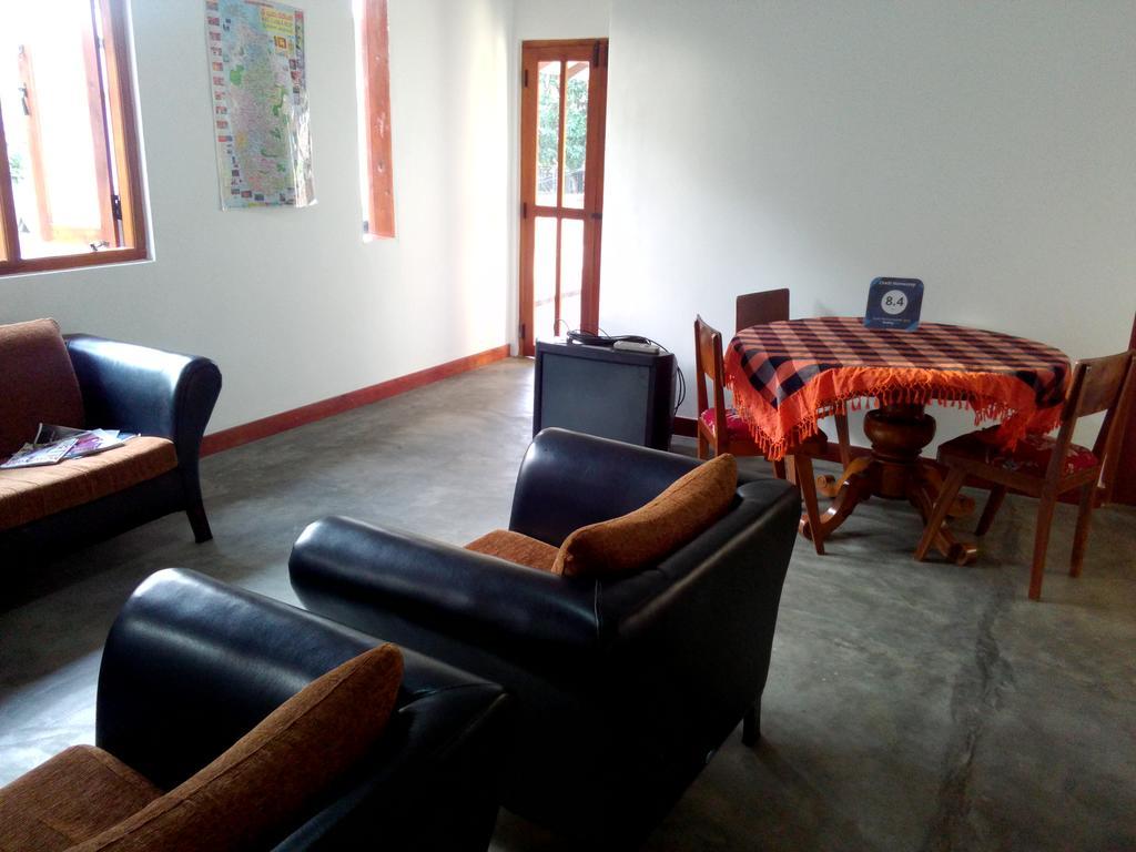 Chelli Homestay Negombo Extérieur photo