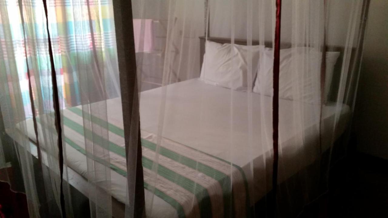 Chelli Homestay Negombo Extérieur photo