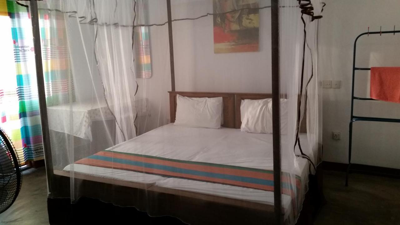 Chelli Homestay Negombo Extérieur photo