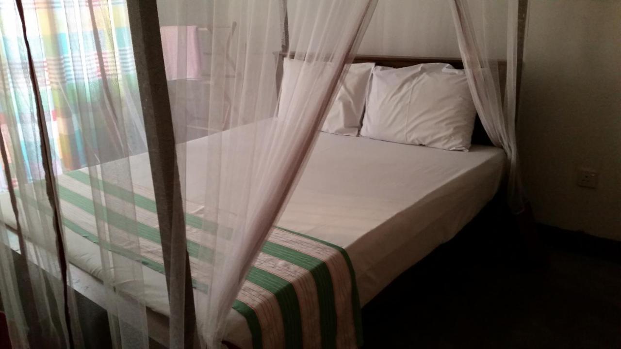 Chelli Homestay Negombo Extérieur photo